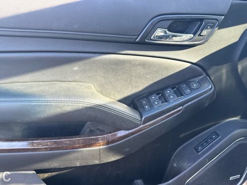 Used 2020 Chevrolet Suburban LT RWD image 20