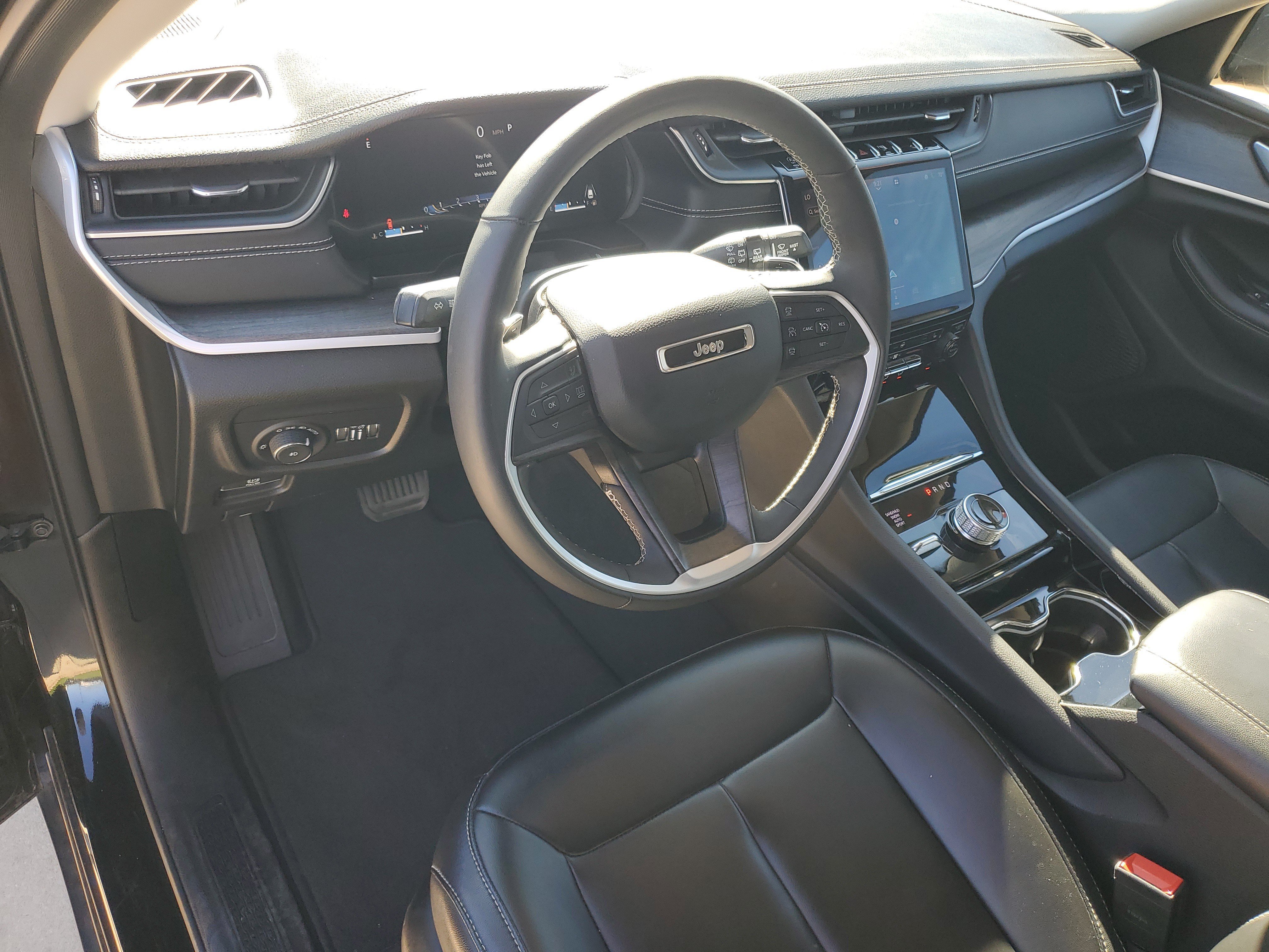 Used 2023 Jeep Grand Cherokee Limited AWD/4WD image 6
