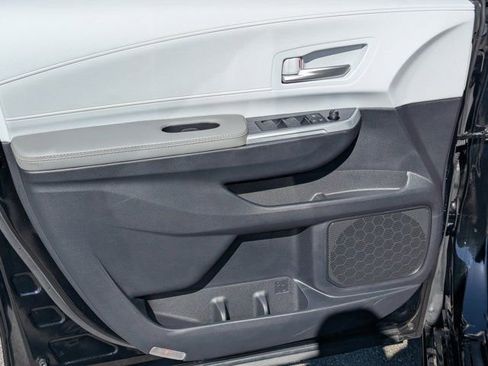 Used 2025 Toyota Sienna XLE image 10