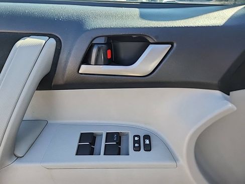 Used 2012 Toyota Highlander 4WD w/ Tech Pkg image 28