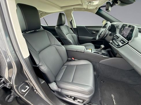 Used 2025 Lexus ES 350 w/ Premium Package FWD image 16