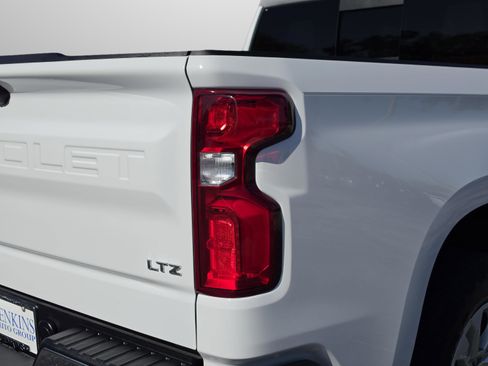 Used 2022 Chevrolet Silverado 1500 LTZ image 39