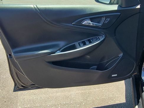Used 2018 Chevrolet Malibu LT w/ Leather Package FWD image 21