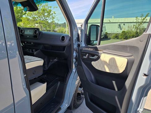 Used 2019 Mercedes-Benz Sprinter 170 image 12