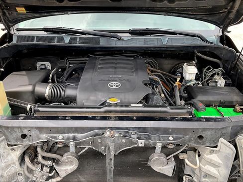 Used 2013 Toyota Tundra 2WD CrewMax w/ SR5 Pkg image 32