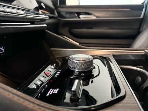 Used 2024 Jeep Wagoneer Series II image 25