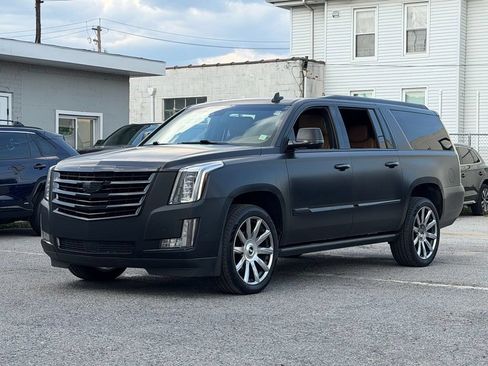 Used 2017 Cadillac Escalade ESV Platinum AWD/4WD image 3