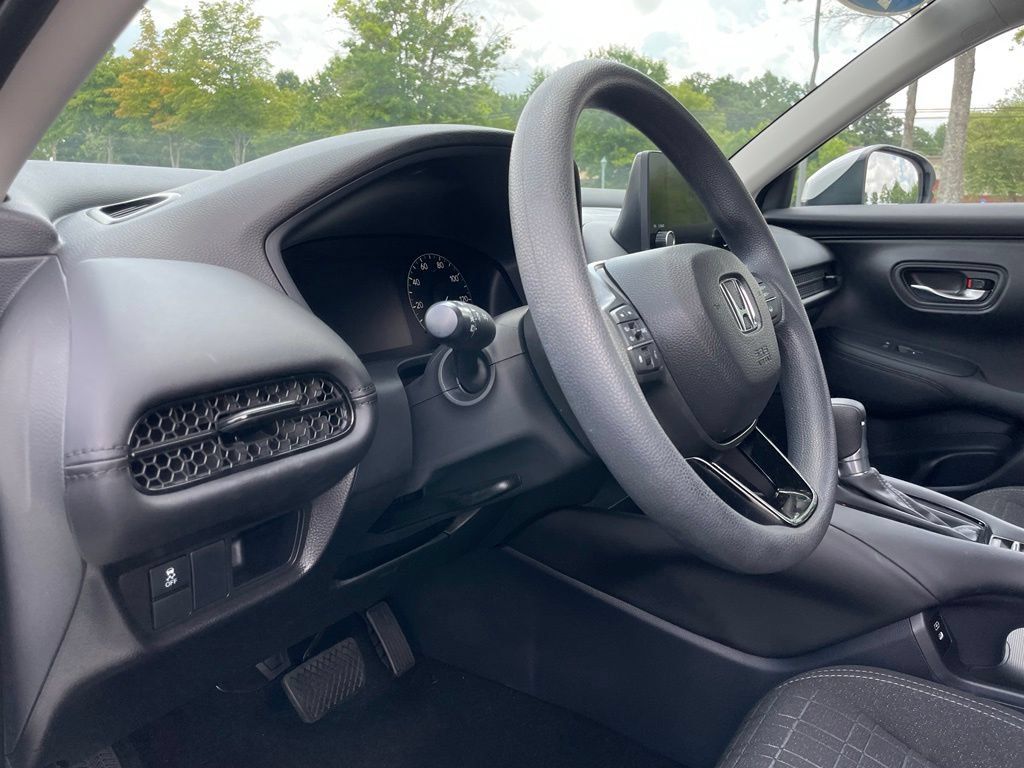 Certified 2025 Honda HR-V LX image 27