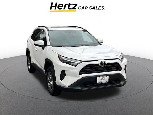 Used 2025 Toyota RAV4 XLE image 1
