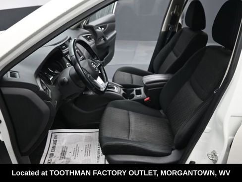 Used 2020 Nissan Rogue SV w/ Premium Package image 11