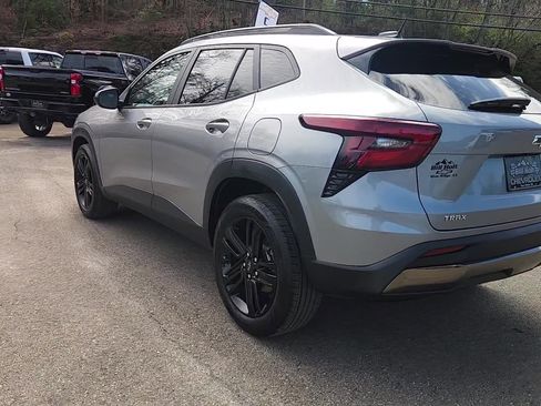 Used 2024 Chevrolet Trax ACTIV w/ Sunroof Package image 13