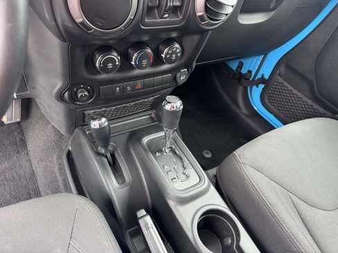 Used 2018 Jeep Wrangler Unlimited Sport S AWD/4WD image 30