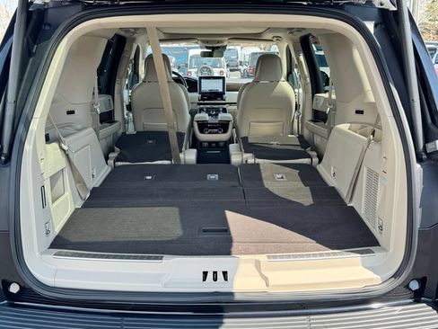 Used 2021 Lincoln Navigator Reserve w/ Luxury Package AWD/4WD image 20