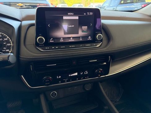 Used 2023 Nissan Rogue SV FWD image 25
