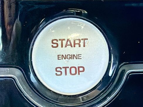 Used 2018 Jaguar XF Prestige image 33