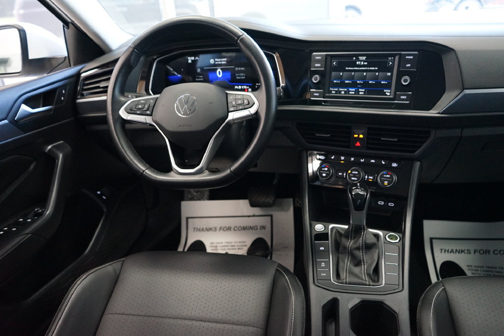 Used 2023 Volkswagen Jetta SE FWD image 8