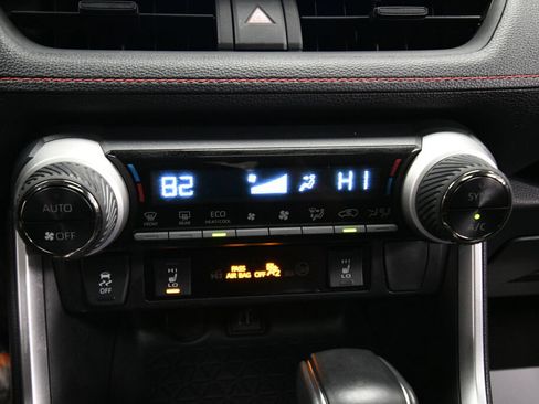 Used 2023 Toyota RAV4 SE w/ Weather & Moonroof Package AWD/4WD image 16