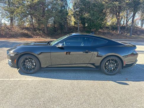 Used 2024 Ford Mustang Coupe image 2