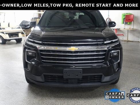 Used 2025 Chevrolet Traverse LT image 2