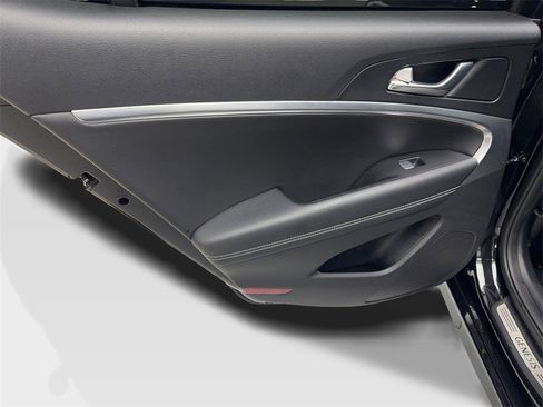 Used 2025 Genesis G70 2.5T image 37