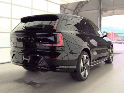 Used 2025 Volvo EX90 Ultra AWD/4WD image 2