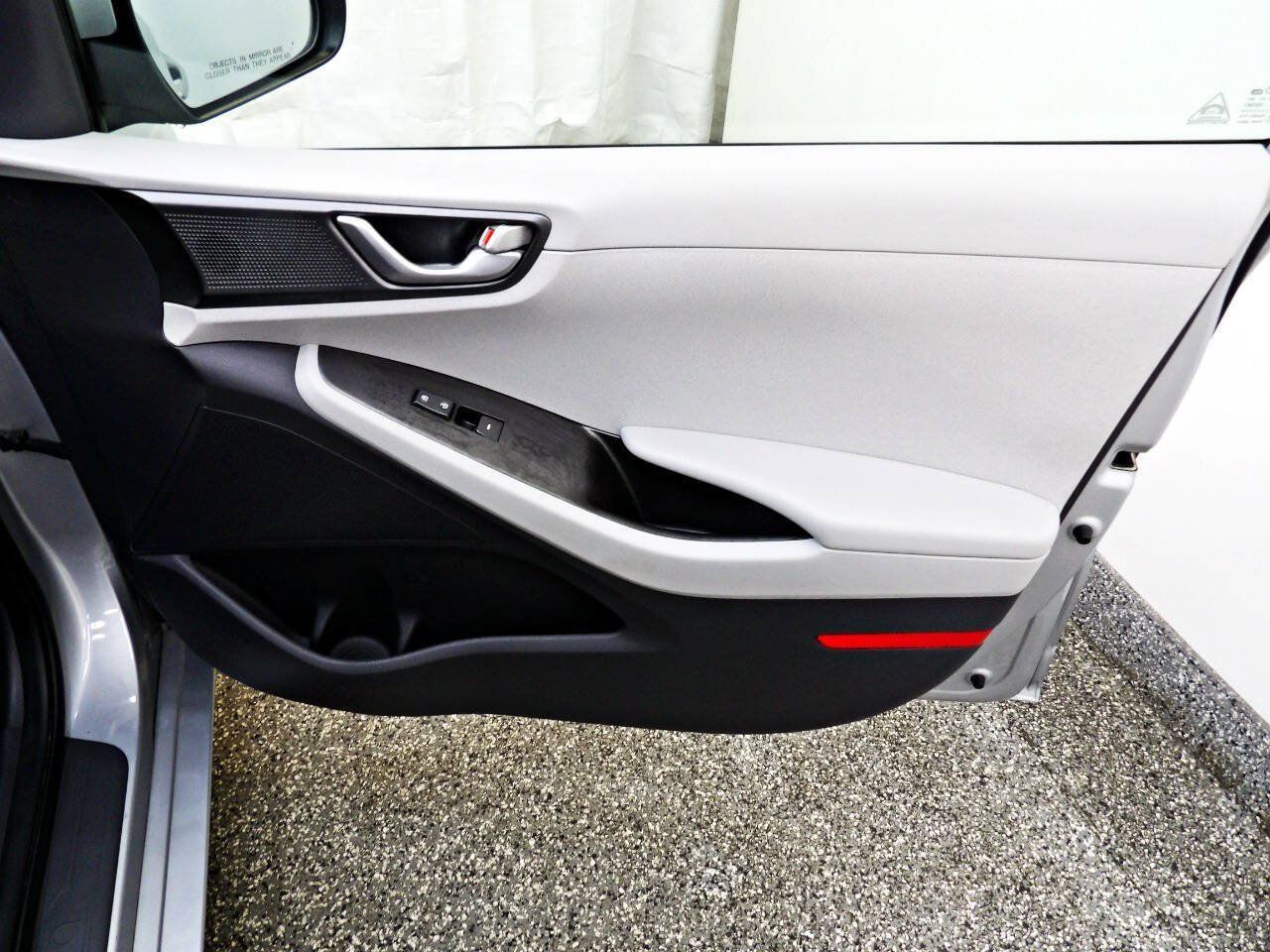 Used 2020 Hyundai Ioniq Blue FWD image 11