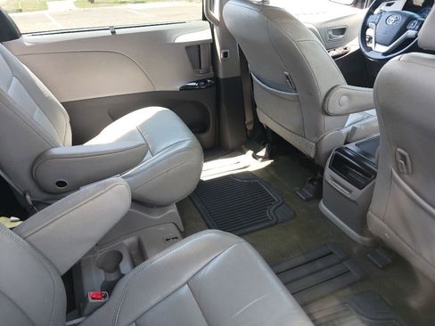 Used 2016 Toyota Sienna XLE FWD image 18