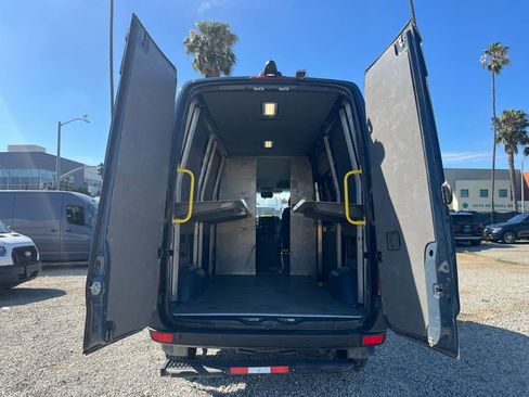 Used 2018 Mercedes-Benz Sprinter 2500 image 9