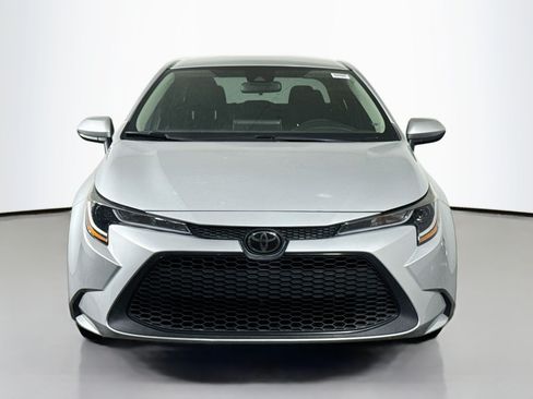 Used 2021 Toyota Corolla LE FWD image 2