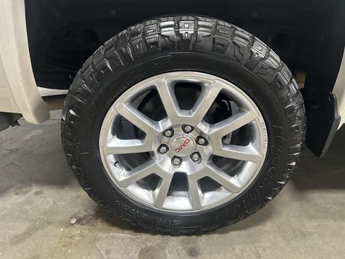Used 2015 GMC Sierra 1500 Denali w/ Driver Alert Package AWD/4WD image 6