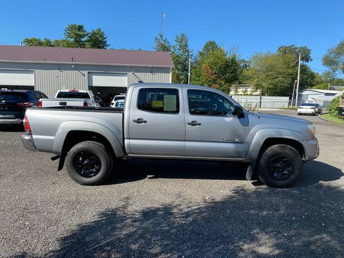 Used 2015 Toyota Tacoma 4x4 Double Cab w/ SR5 Package image 4
