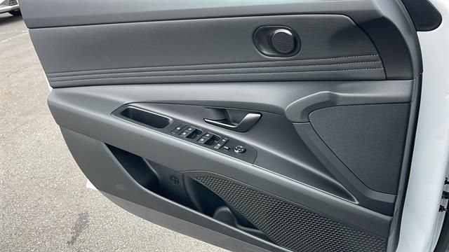 New 2025 Hyundai Elantra SEL FWD image 21