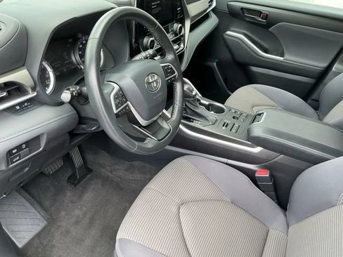 Used 2023 Toyota Highlander LE AWD/4WD image 13