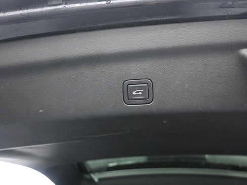 Used 2024 Chevrolet Suburban LT image 29