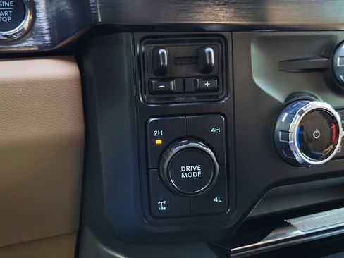 Used 2024 Ford F250 Lariat w/ Lariat Ultimate Package AWD/4WD image 16