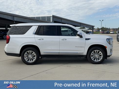 Used 2021 GMC Yukon SLT w/ Rear Media and Nav Package AWD/4WD image 3