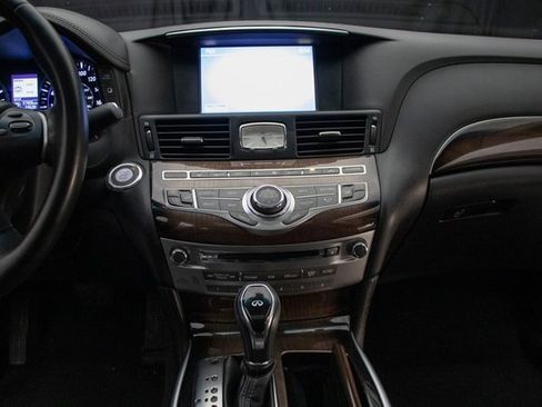 Used 2016 INFINITI Q70 3.7 w/ Deluxe Touring Package image 23