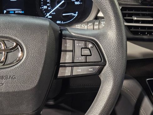 Used 2023 Toyota Sienna LE w/ LE Plus Package FWD image 29