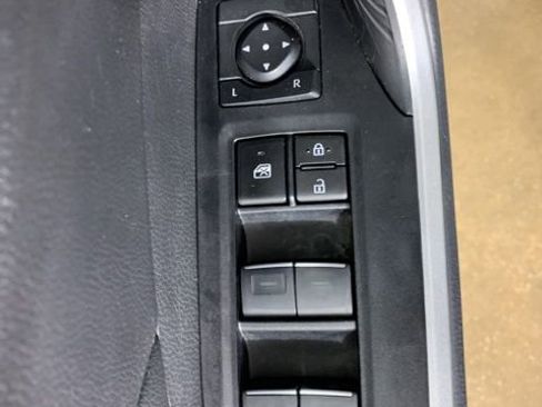 Used 2024 Toyota RAV4 SE AWD/4WD image 17