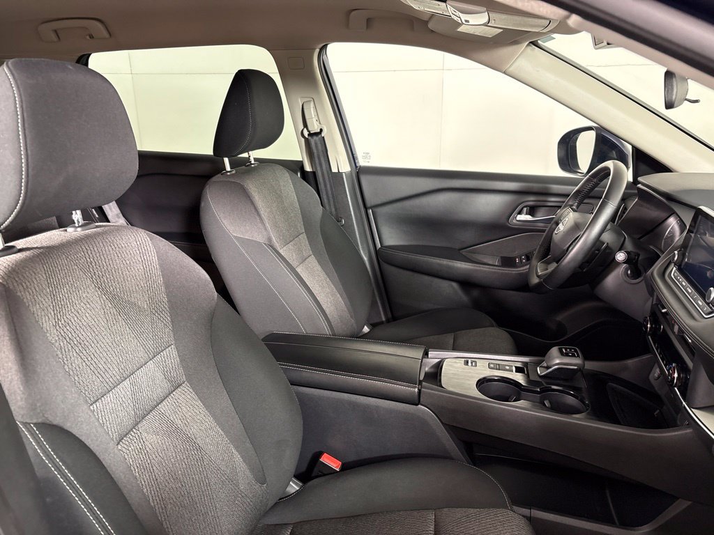 Used 2025 Nissan Rogue SV FWD image 22