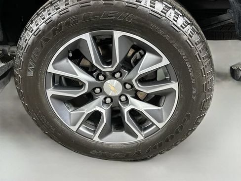 Used 2024 Chevrolet Silverado 1500 LT AWD/4WD image 27