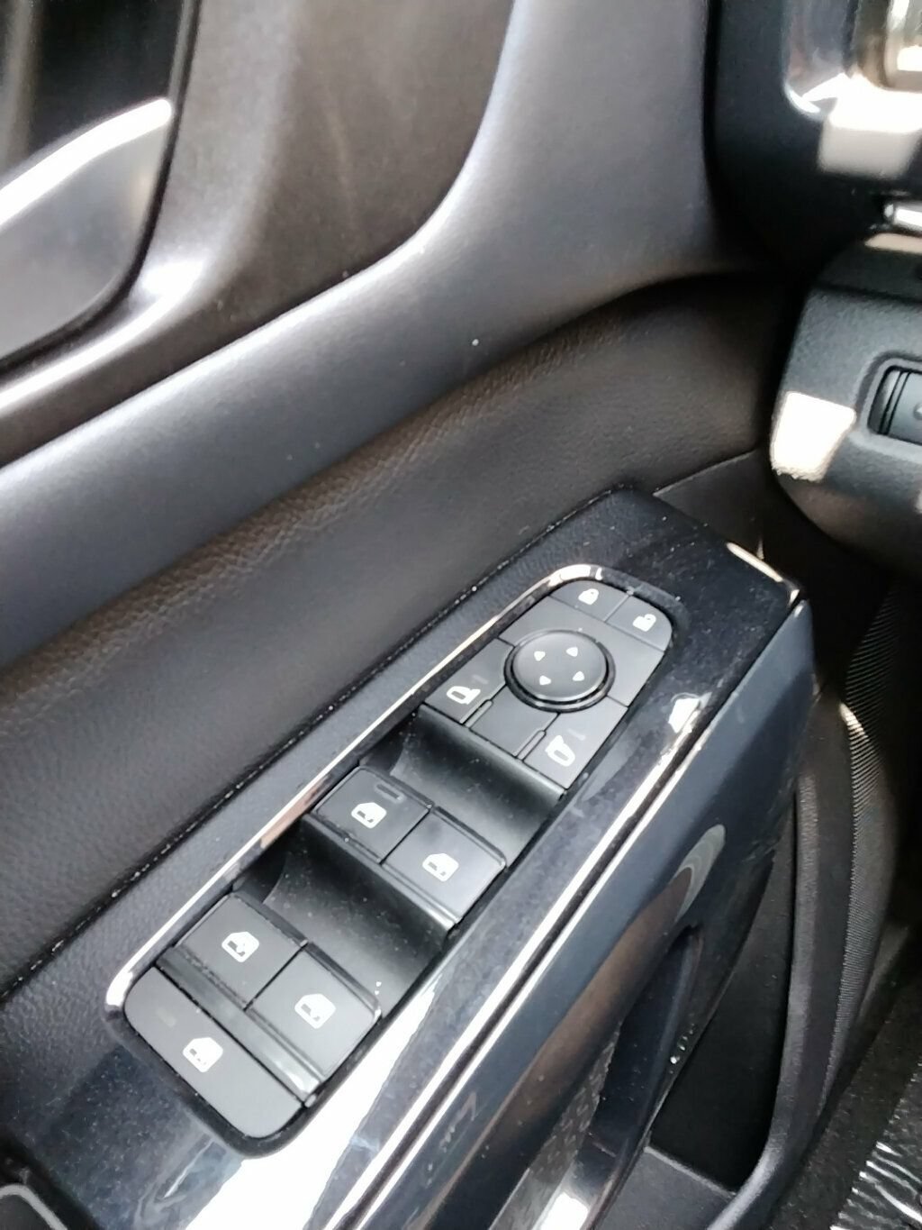 Used 2022 Nissan Pathfinder SV FWD image 28