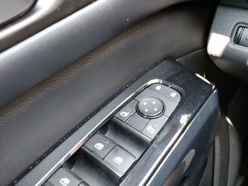 Used 2022 Nissan Pathfinder SV FWD image 28
