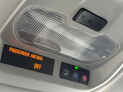 Used 2025 Chevrolet Trax LT FWD image 26