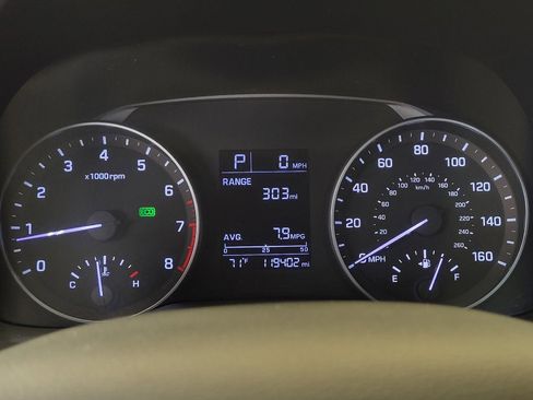 Used 2017 Hyundai Elantra SE FWD image 23