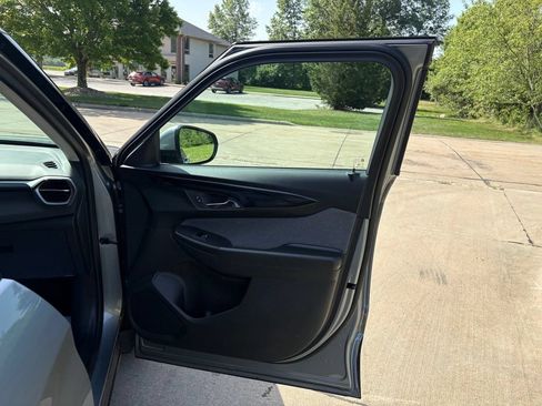 Used 2024 Chevrolet TrailBlazer LT w/ LT Cold Weather Package FWD image 25