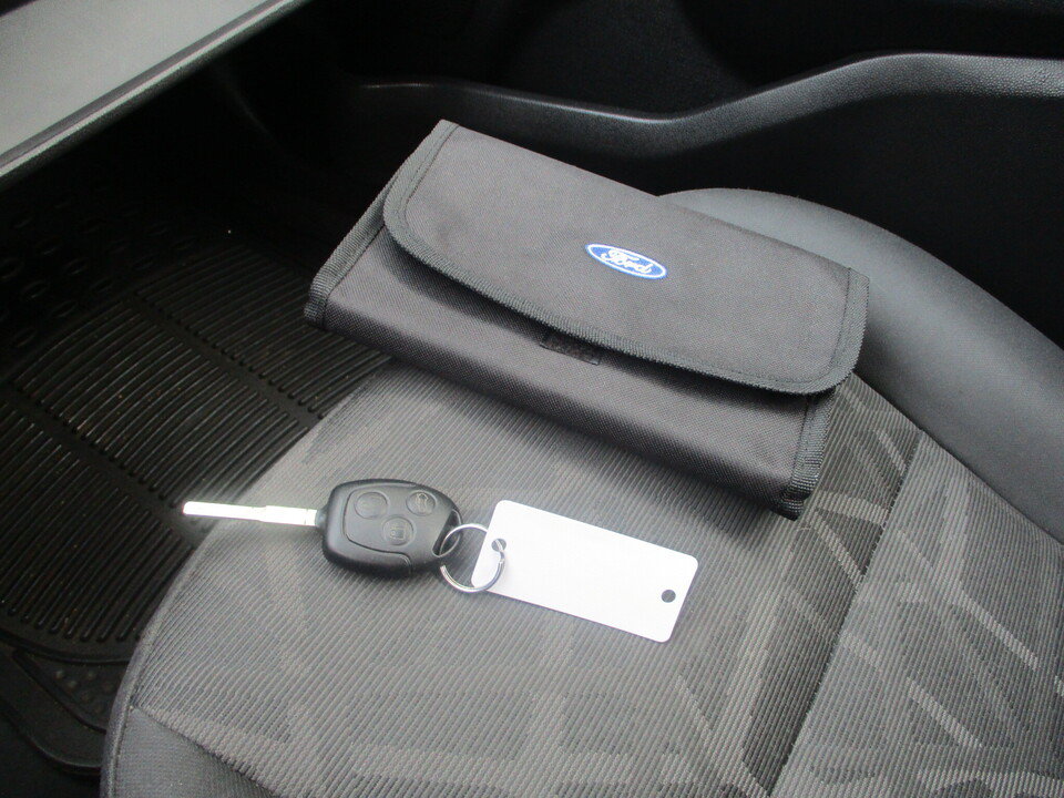 Used 2013 Ford Fiesta SE FWD image 34