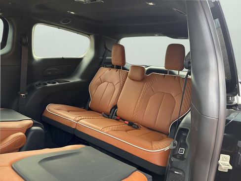 New 2026 Chrysler Pacifica Pinnacle image 17