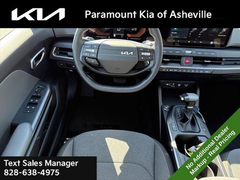New 2025 Kia K4 LXS image 21