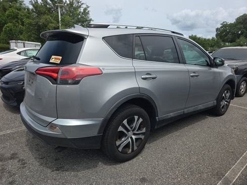 Used 2016 Toyota RAV4 LE FWD image 2